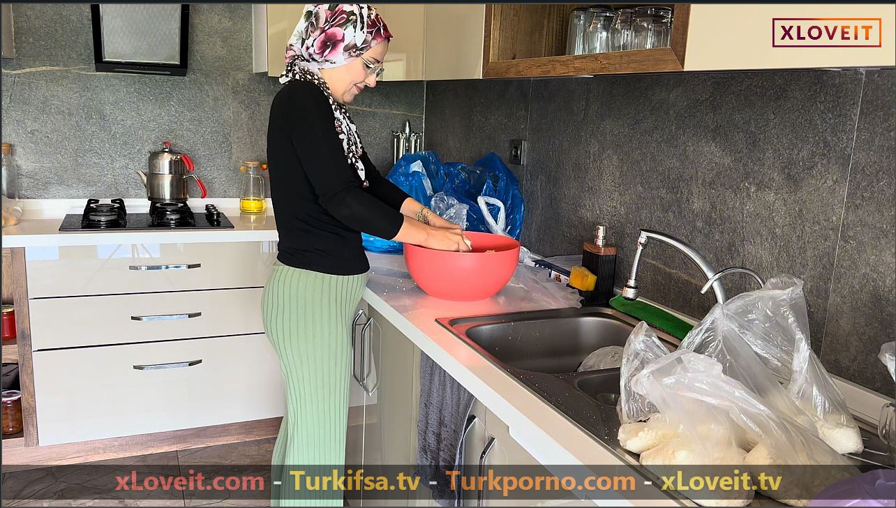 Fatma ile her telden ifşa Pilavı kurup tezgahı temizledi